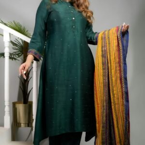 Woman in green kurta with colorful dupatta at a Kolkata event.